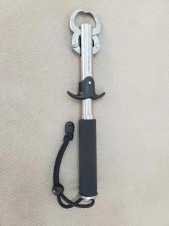 Improved Alive Fish Grip With 30lb Scale (BOGA)